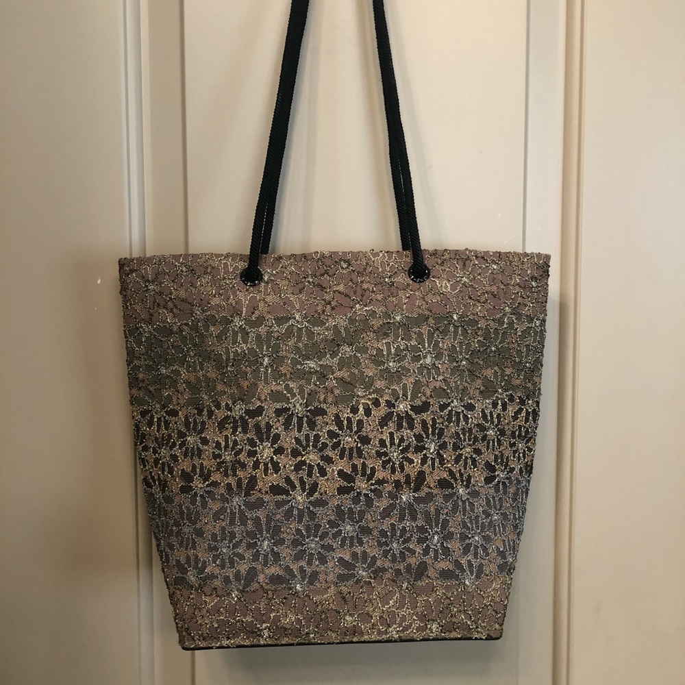 Structured fabric shoulder tote